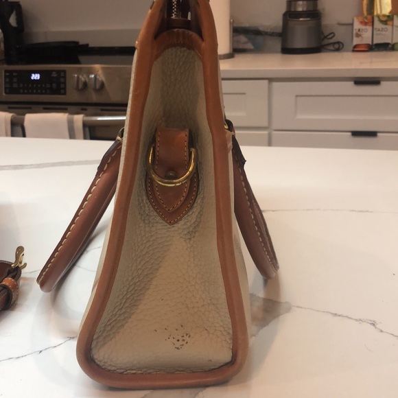 Vintage Dooney and Bourke cream and cognac satchel - Picture 3 of 7